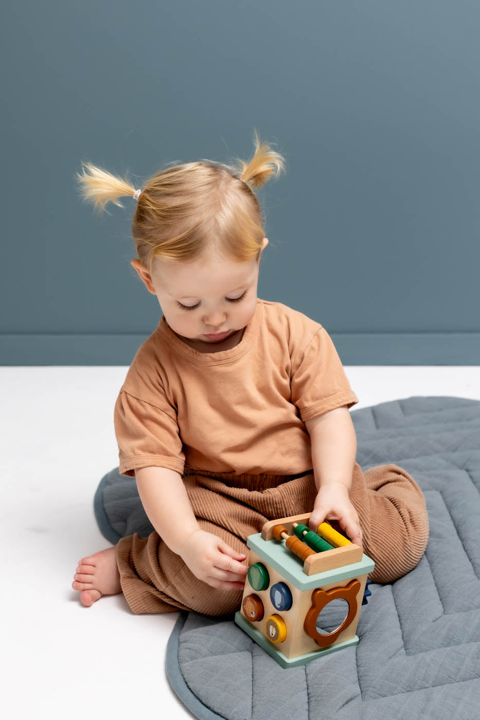 Trixie Wooden small activity cube