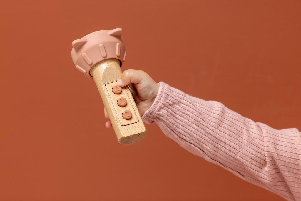 Taschenlampe aus Holz und Silikon - Mrs. Cat