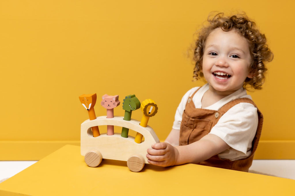 Wooden pop-up animal bus - FSC 100%