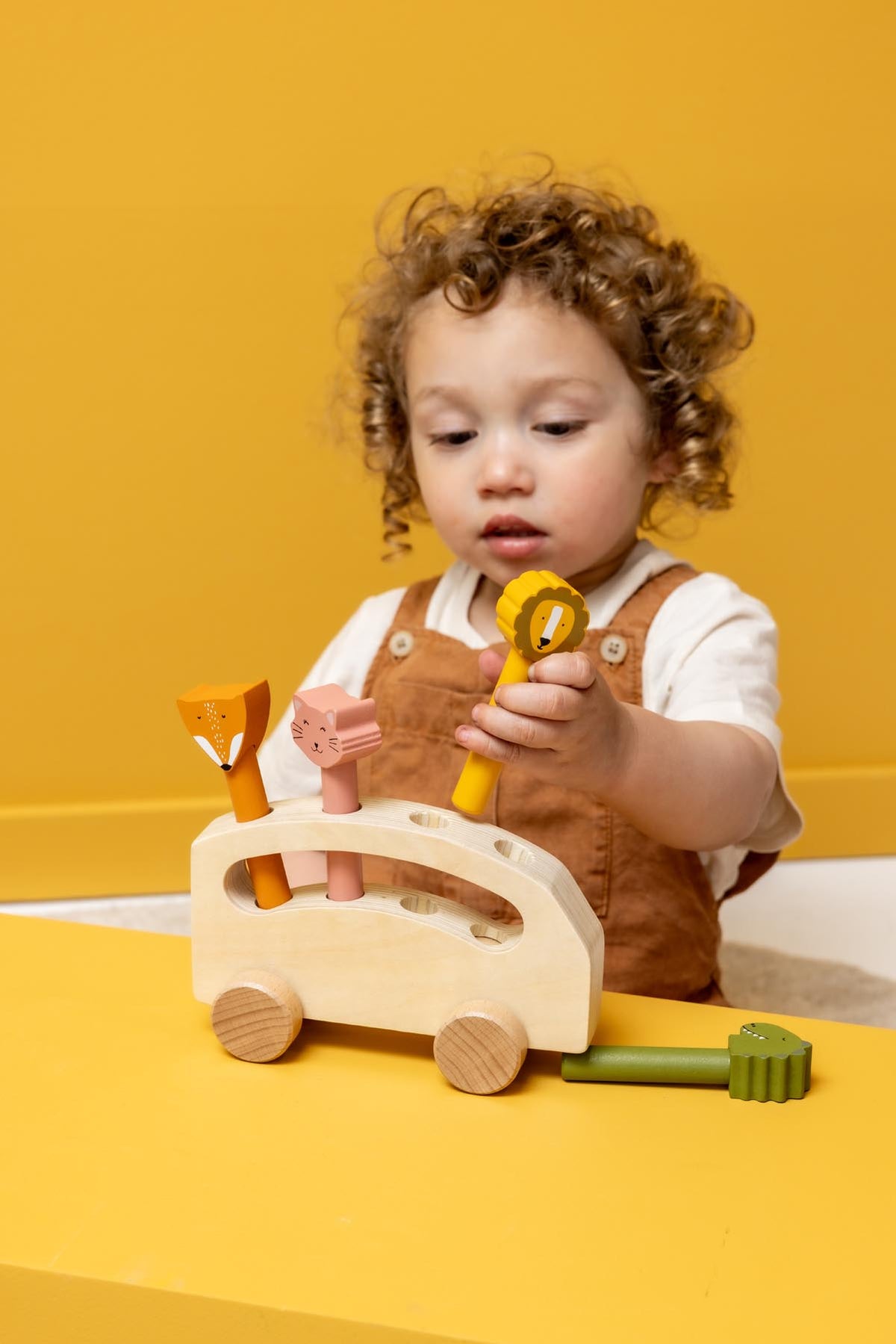 Wooden pop-up animal bus - FSC 100%