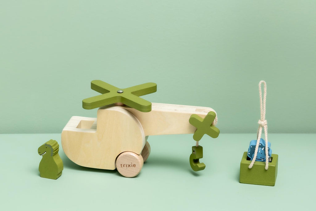 Helicóptero con animales de madera