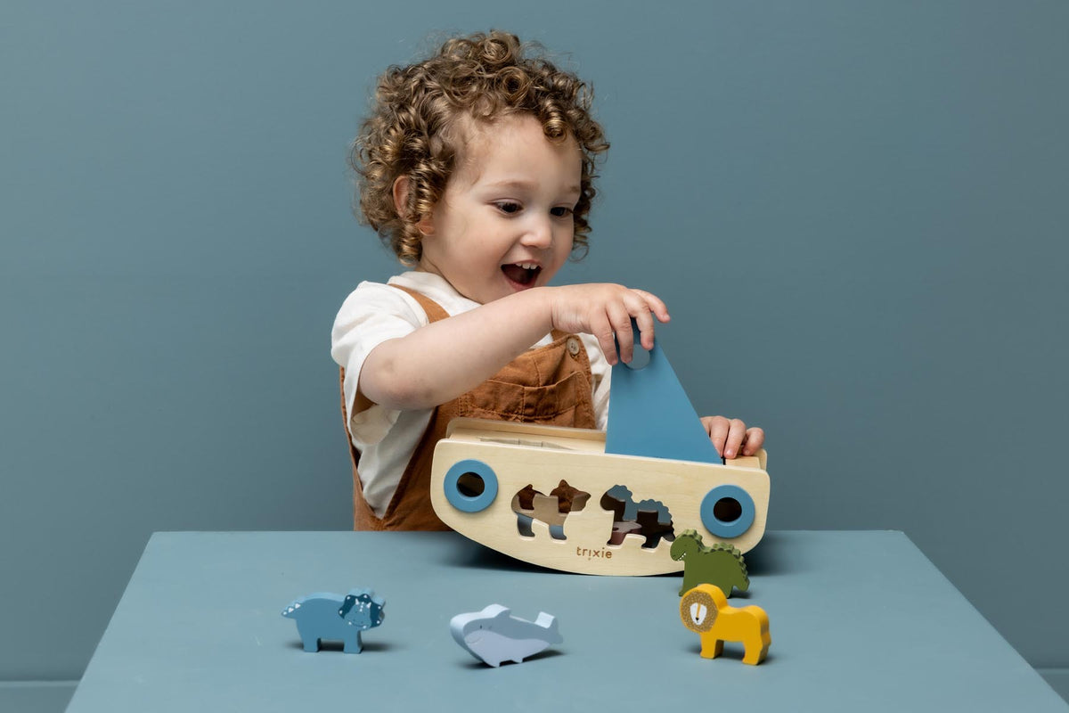 Wooden sailboat sorter - FSC 100%
