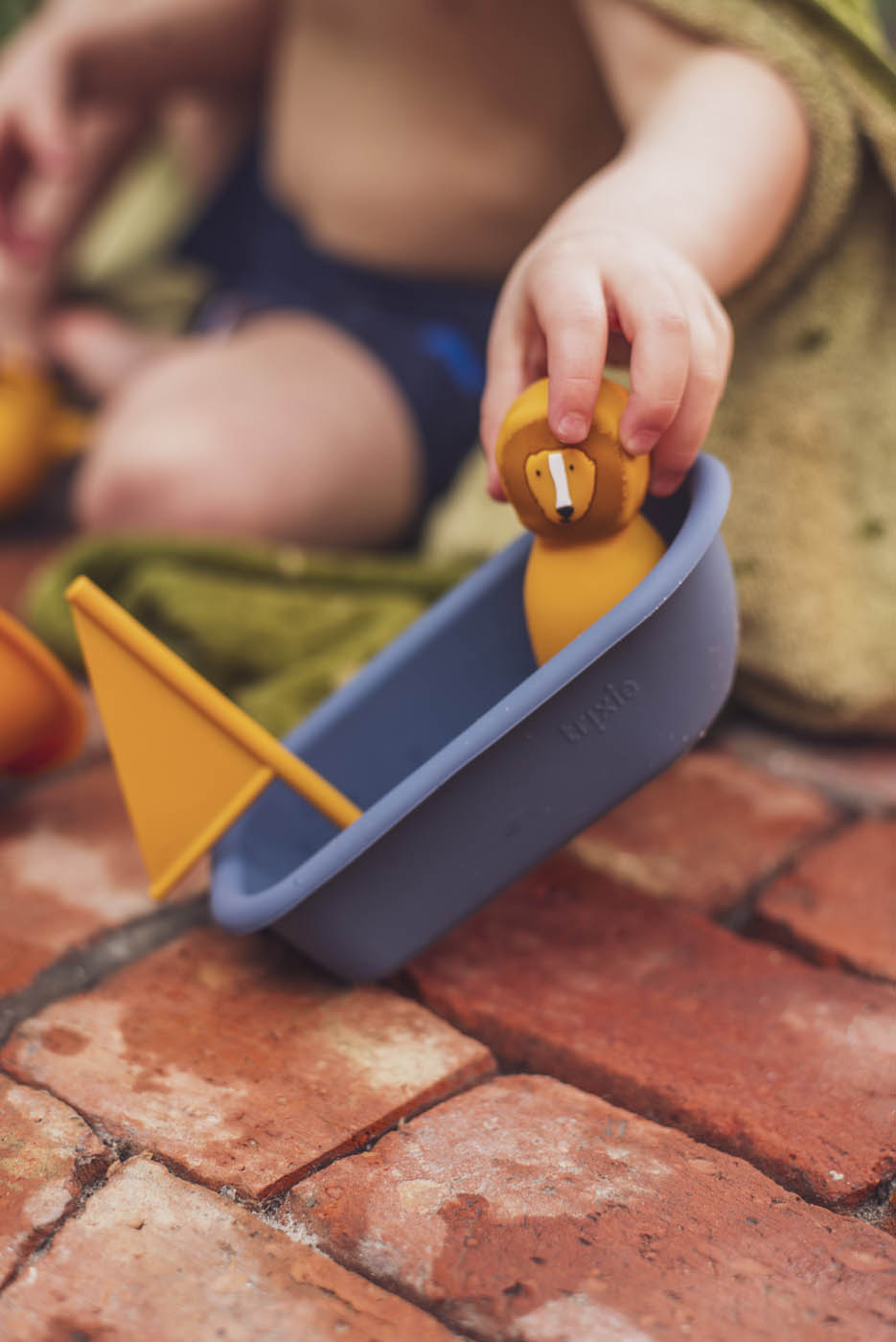 Trixie Bath toy sailboat - Mr. Lion