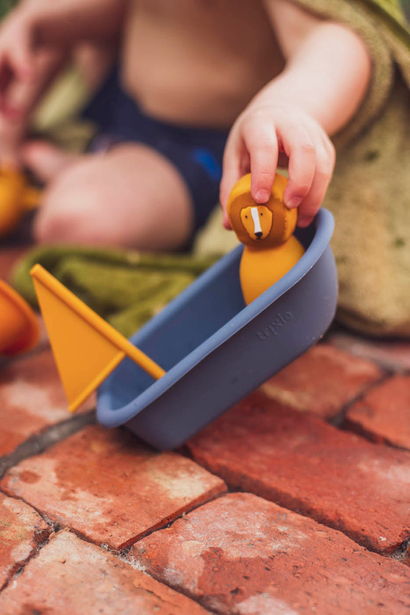 Trixie Bath toy sailboat - Mr. Lion