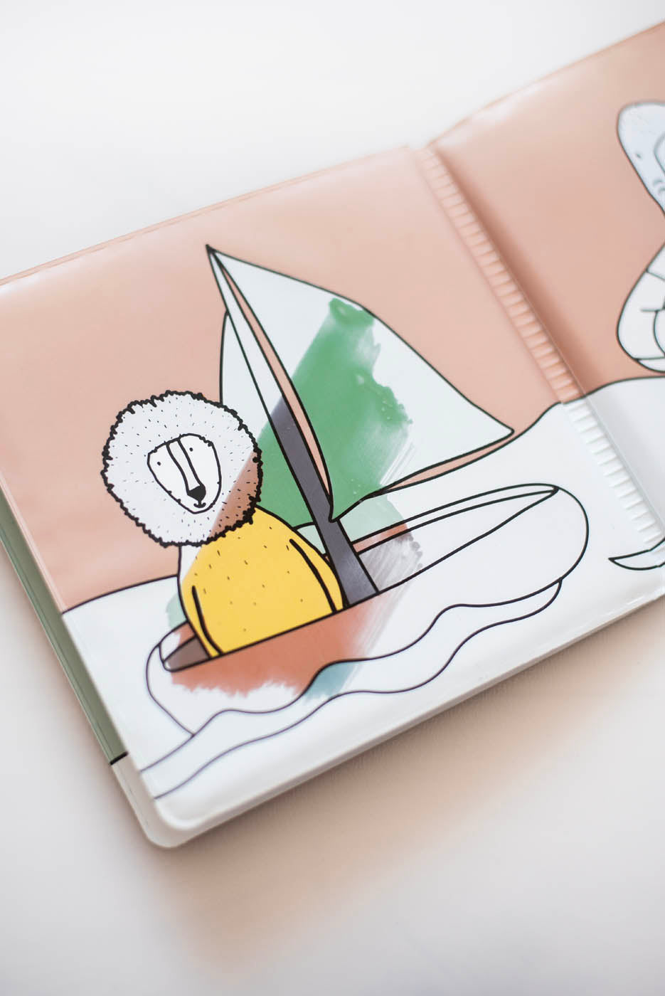 Trixie colouring bath book