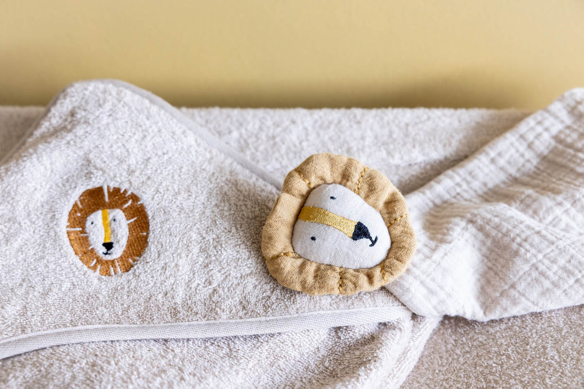 Trixie comforter and poncho Mr. Lion 