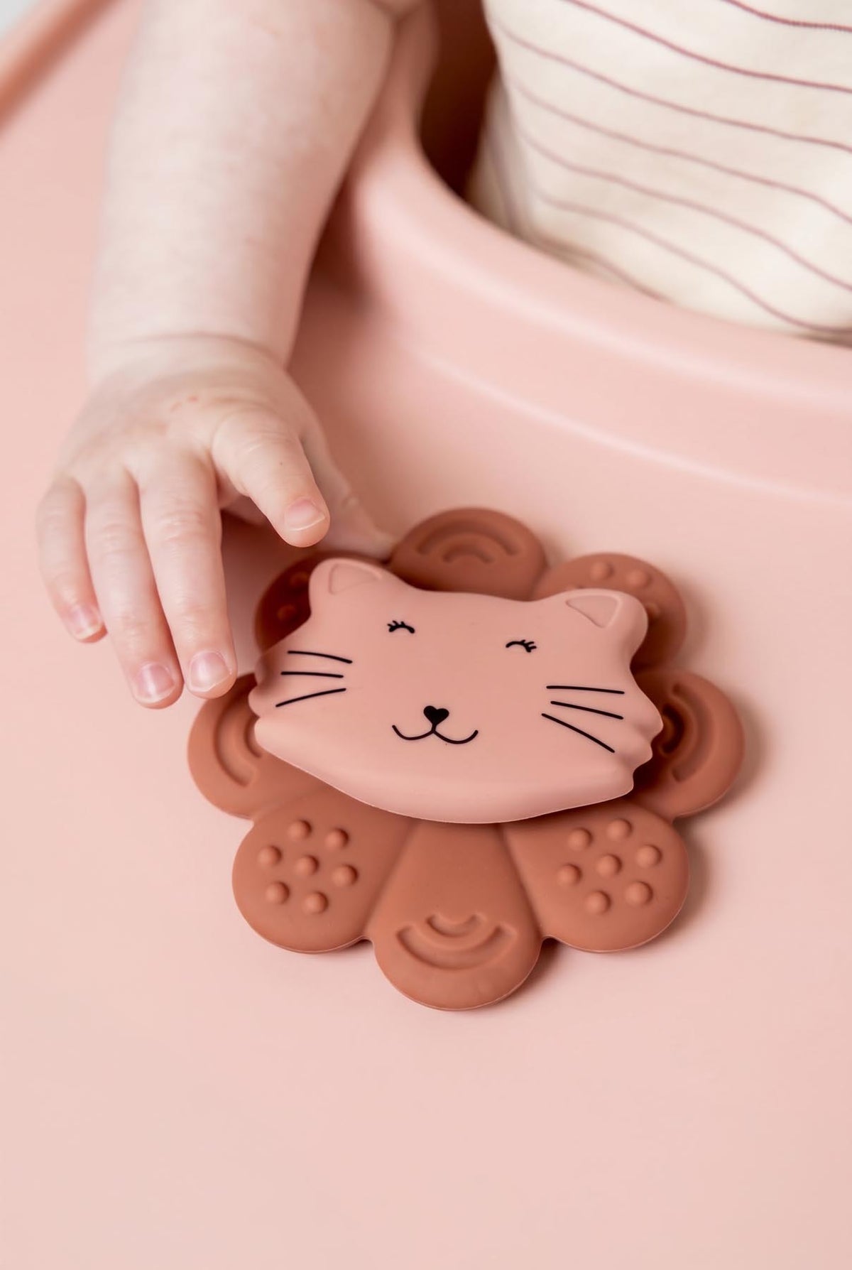 Silicone spinner suction toy - Mrs. Cat